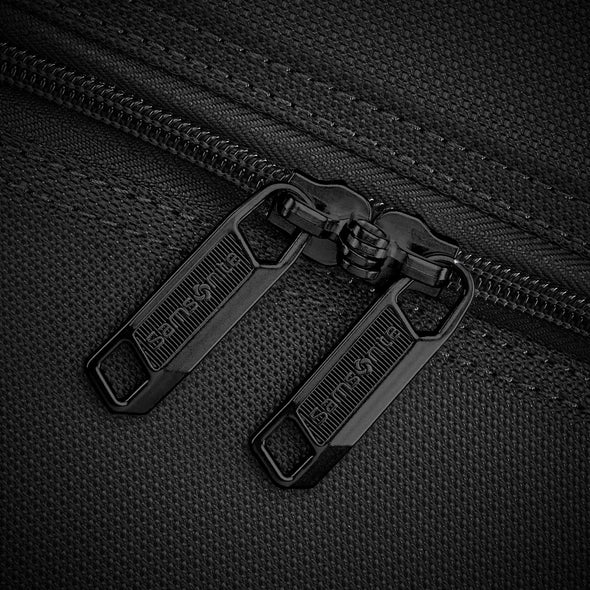 Insignis Wheeled Garment Bag-black